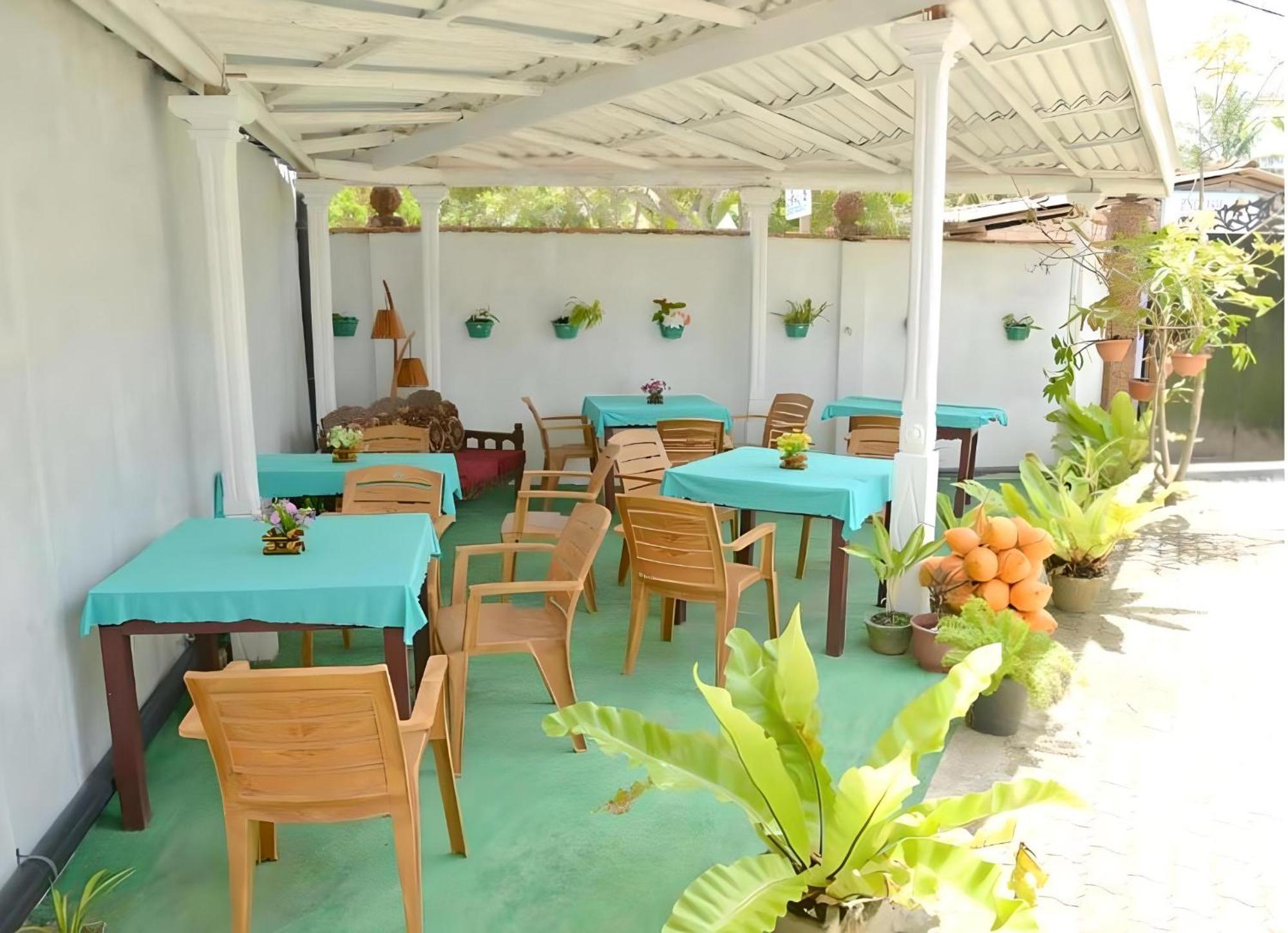 Traveller'S Hostel Hikkaduwa Extérieur photo