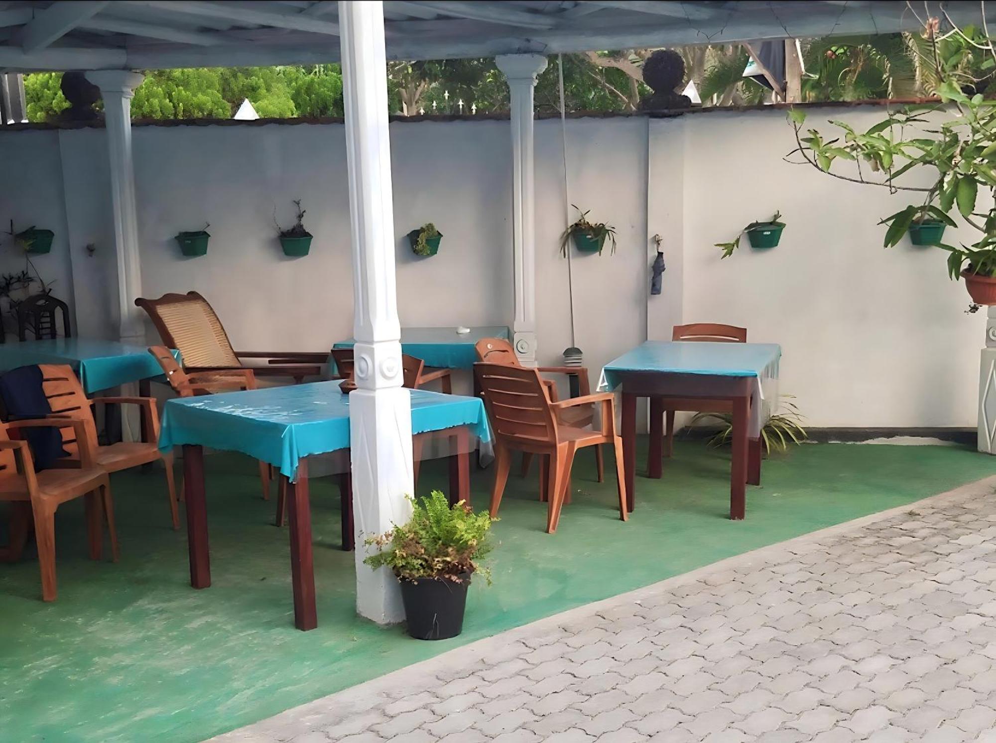 Traveller'S Hostel Hikkaduwa Extérieur photo
